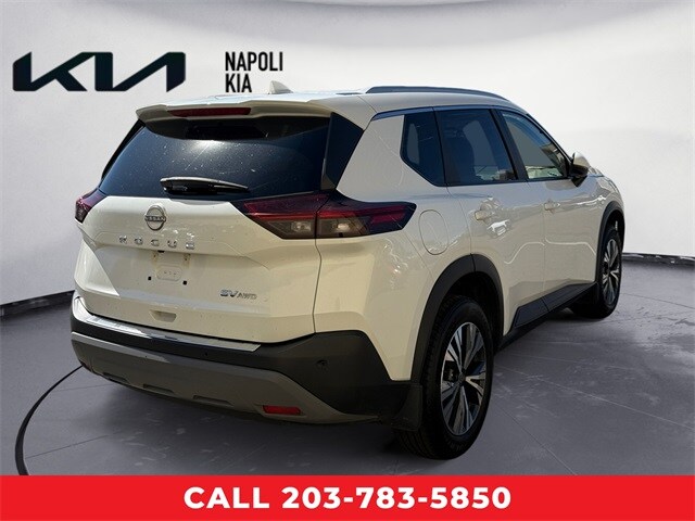 2022 Nissan Rogue SV photo 3