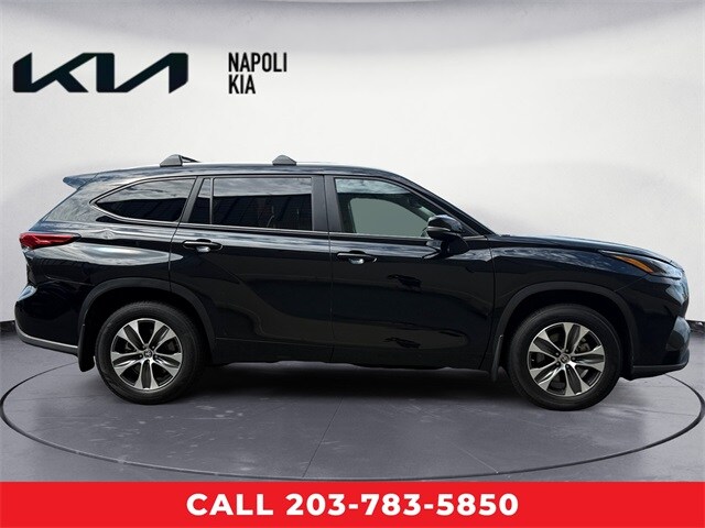 2023 Toyota Highlander L photo 2