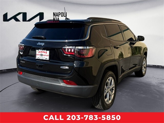 2024 Jeep Compass Latitude photo 2