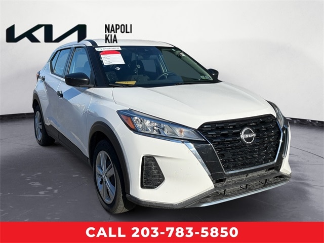 2022 Nissan Kicks S's photo