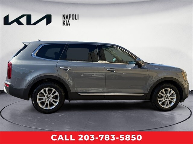 2022 Kia Telluride LX photo 2