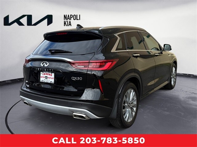 2023 Infiniti QX50 Luxe photo 3