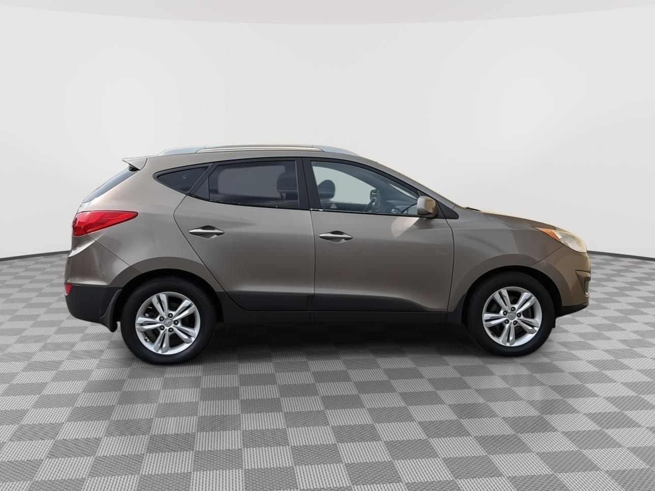 Used 2010 Hyundai Tucson  with VIN KM8JUCAC1AU080045 for sale in Milford, CT