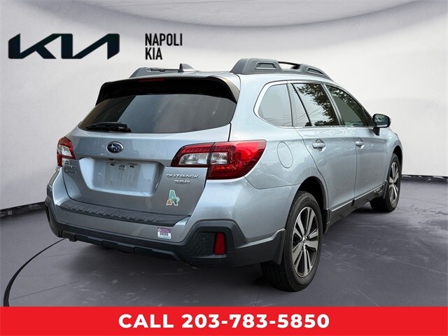 2018 Subaru Outback 3.6R Limited photo 2