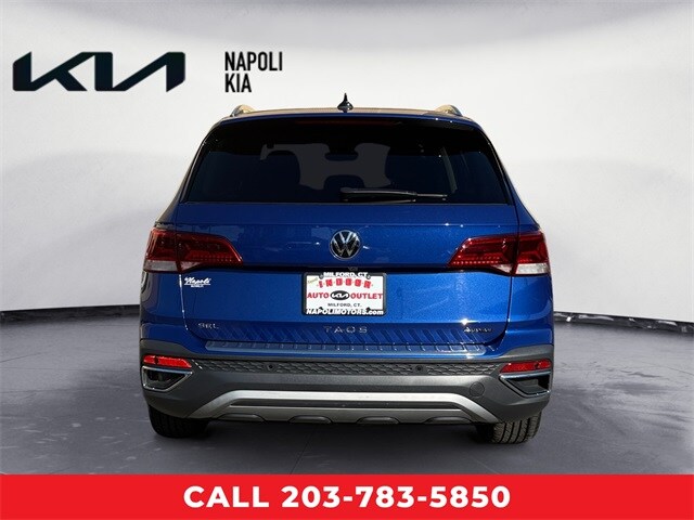 2023 Volkswagen Taos SEL photo 3