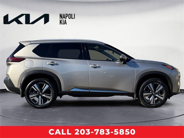 2022 Nissan Rogue Platinum photo 2