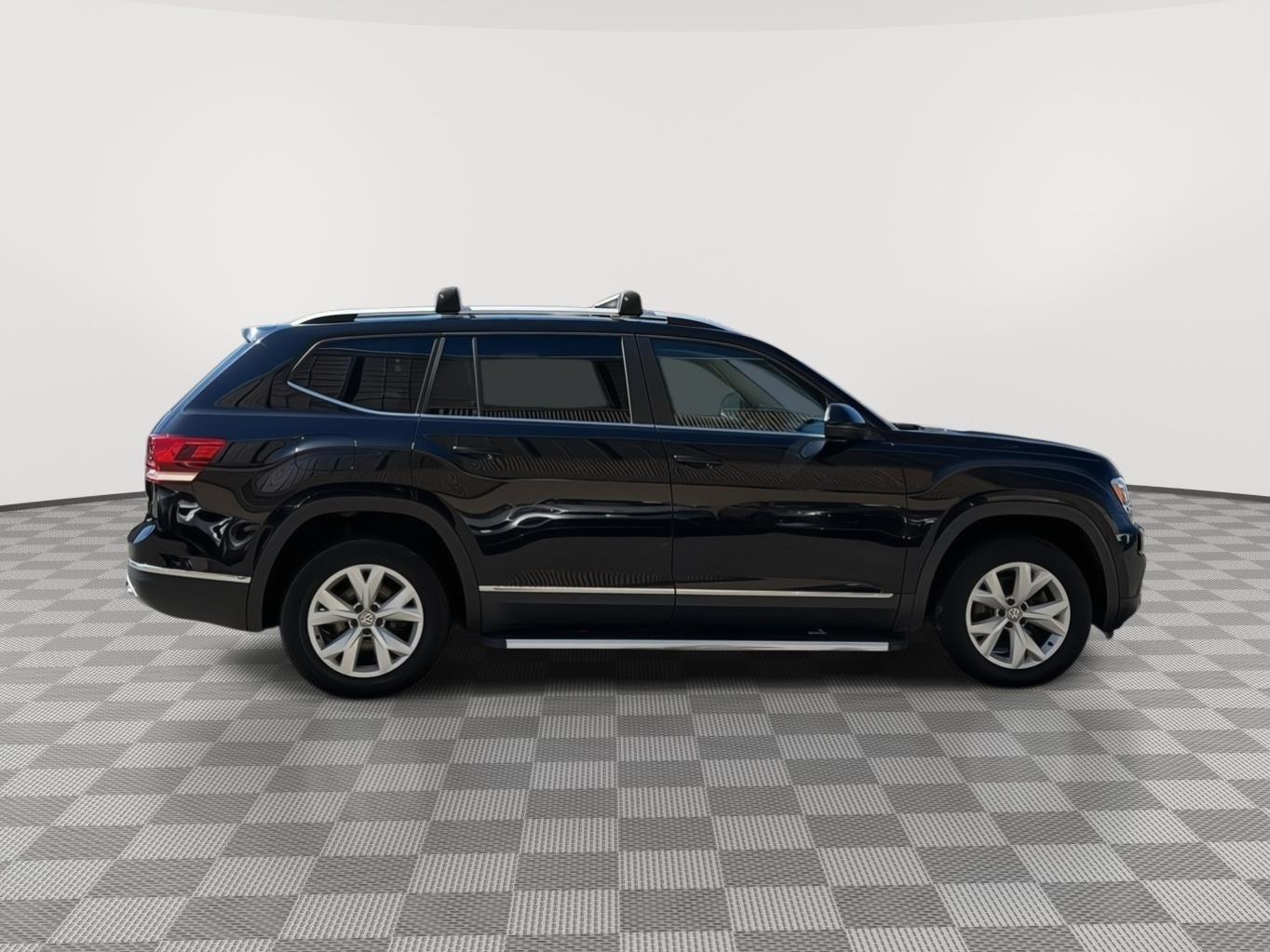Used 2018 Volkswagen Atlas SEL with VIN 1V2MR2CA0JC553575 for sale in Milford, CT