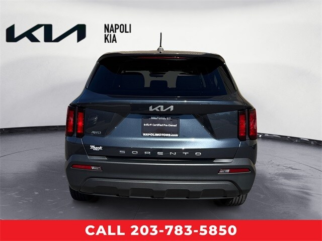 2022 Kia Sorento LX photo 4