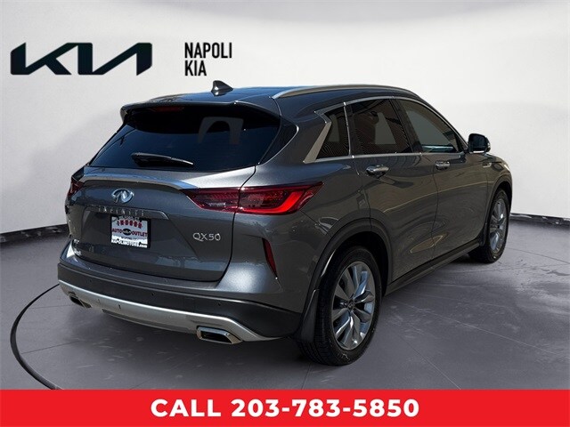 2022 Infiniti QX50 Luxe photo 3