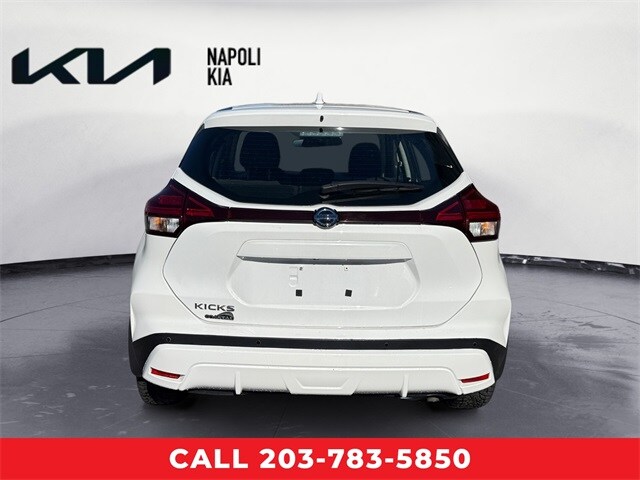 2021 Nissan Kicks S photo 3