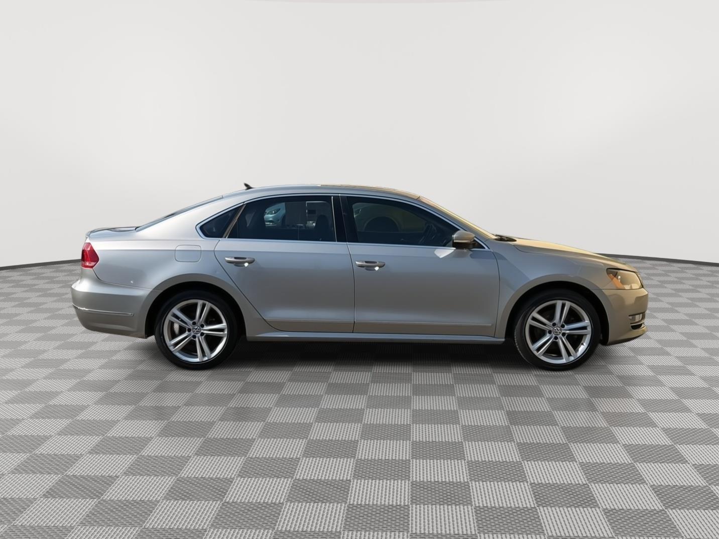 Used 2012 Volkswagen Passat SEL with VIN 1VWCN7A34CC076837 for sale in Milford, CT