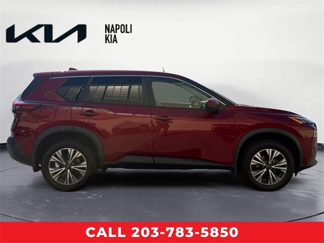 2022 Nissan Rogue SV photo 2