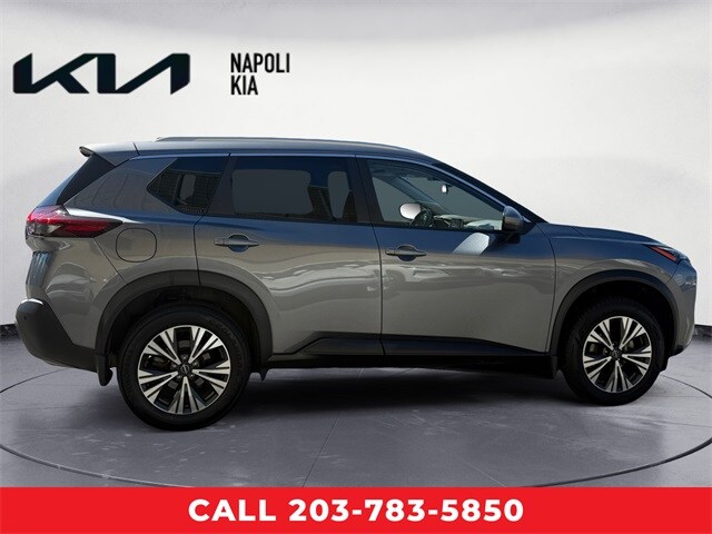 2022 Nissan Rogue SV photo 2