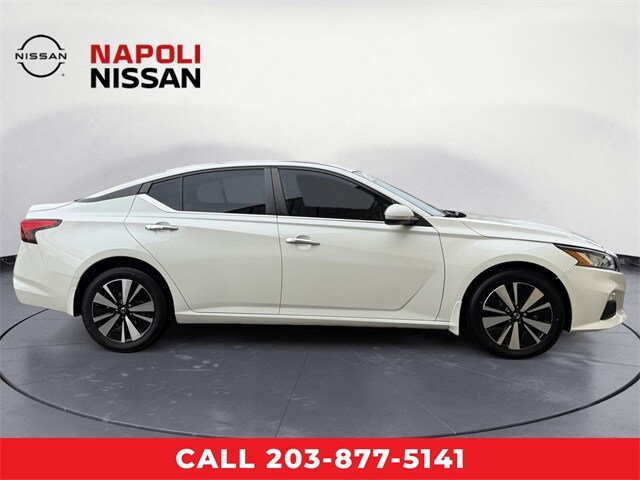 2022 Nissan Altima 2.5 SV photo 2