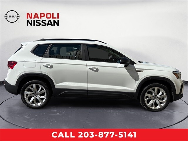 2023 Volkswagen Taos S photo 2