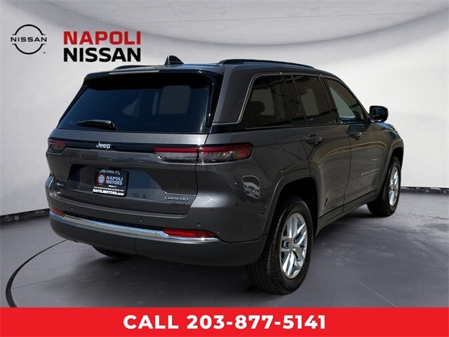 2023 Jeep Grand Cherokee Laredo photo 3