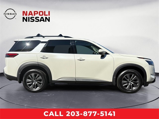 2023 Nissan Pathfinder SV photo 2