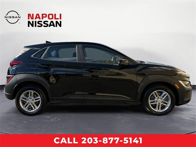 2022 Hyundai Kona SE photo 2