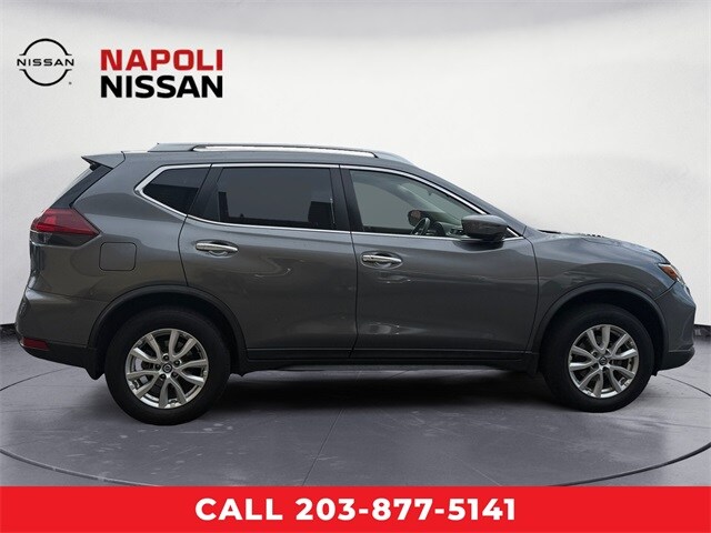 2019 Nissan Rogue SV photo 2