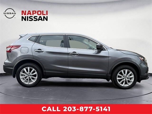 2022 Nissan Rogue Sport S photo 2