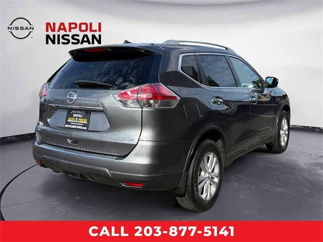 2015 Nissan Rogue SV photo 3