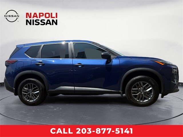 2022 Nissan Rogue S photo 2