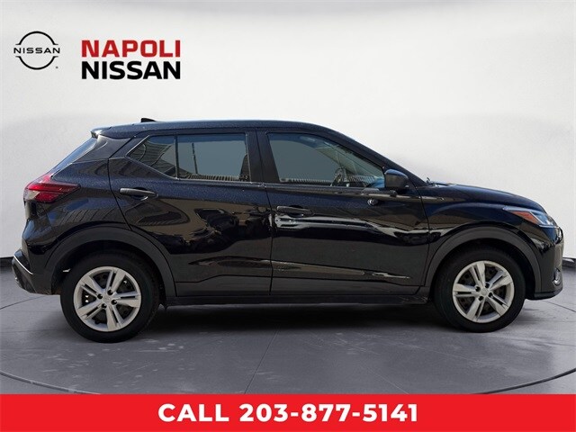 2021 Nissan Kicks S photo 2