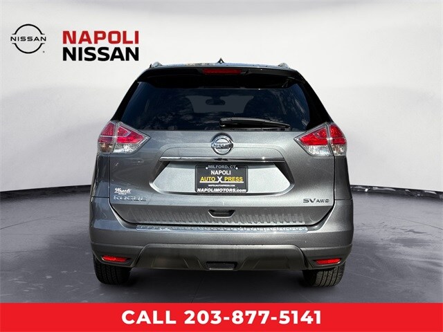 2015 Nissan Rogue SV photo 4