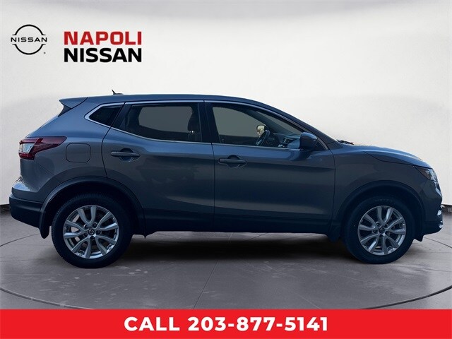 2022 Nissan Rogue Sport S photo 2
