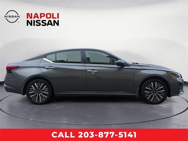 2024 Nissan Altima 2.5 SV photo 2