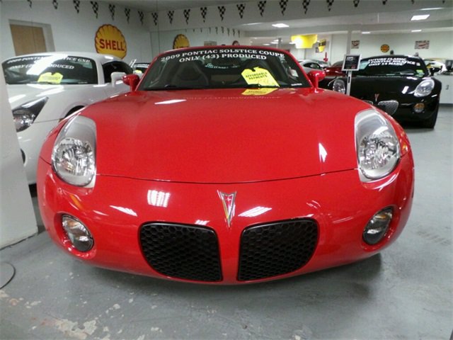 2009 Pontiac Solstice Base photo 2