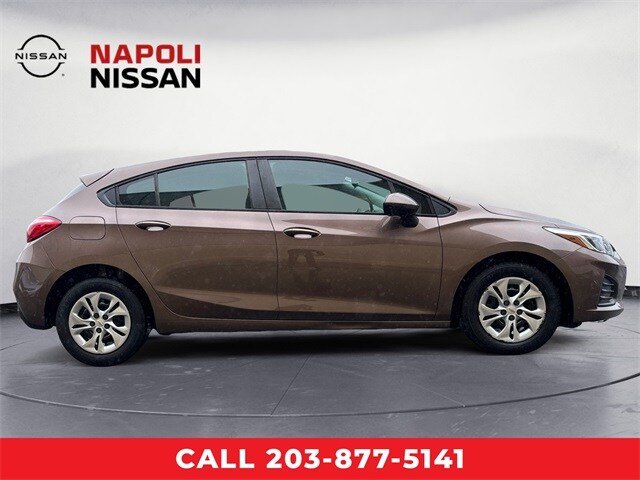 2019 Chevrolet Cruze LS photo 2