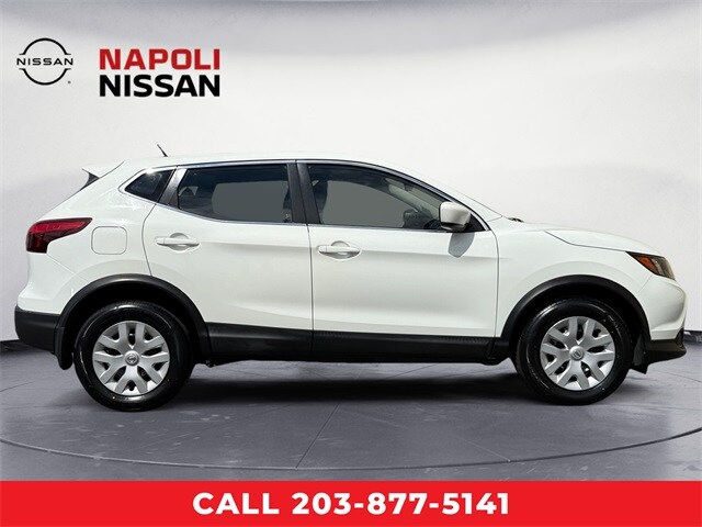 2019 Nissan Rogue Sport S photo 2