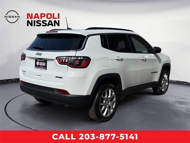 2024 Jeep Compass Latitude Lux photo 3