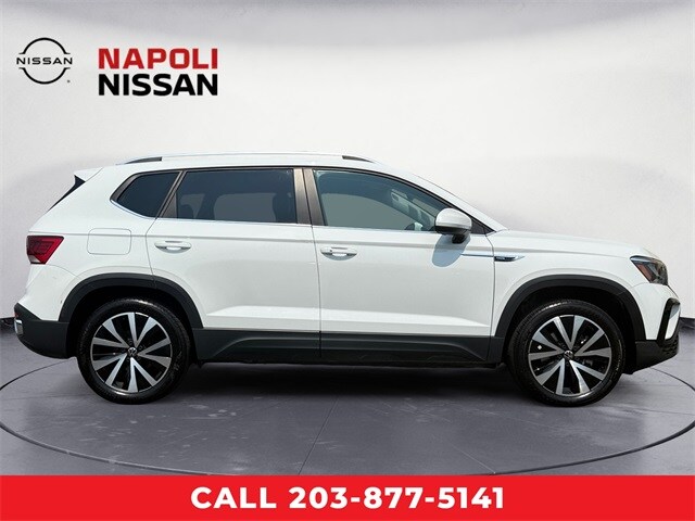 2023 Volkswagen Taos SE photo 2