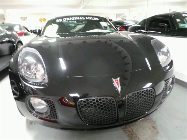 2009 Pontiac Solstice photo 2