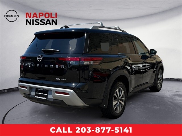 2023 Nissan Pathfinder SL photo 2