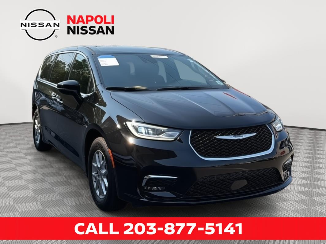 2025 Chrysler Pacifica Select's photo