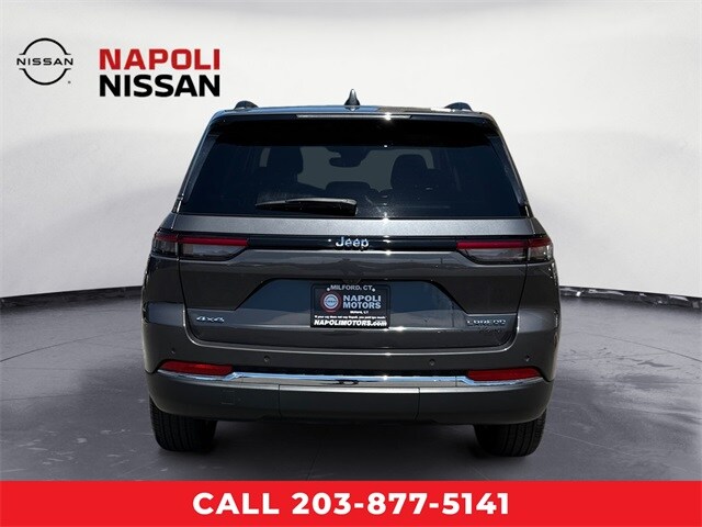 2023 Jeep Grand Cherokee Laredo photo 4