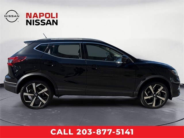 2022 Nissan Rogue Sport SL photo 2