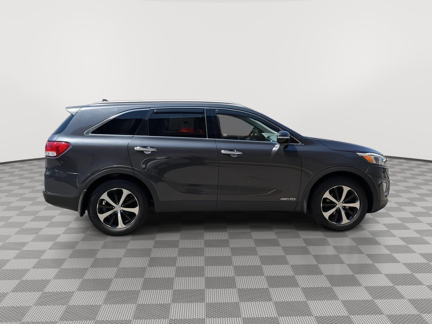 Used 2016 Kia Sorento EX with VIN 5XYPHDA51GG167724 for sale in Milford, CT