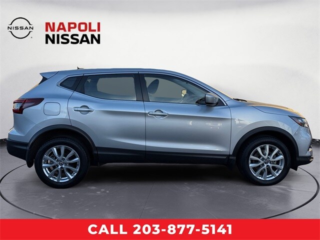 2021 Nissan Rogue Sport S photo 2