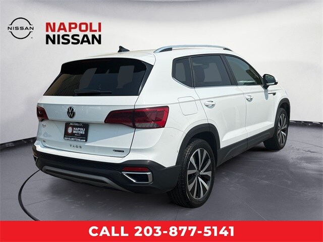 2023 Volkswagen Taos SE photo 3