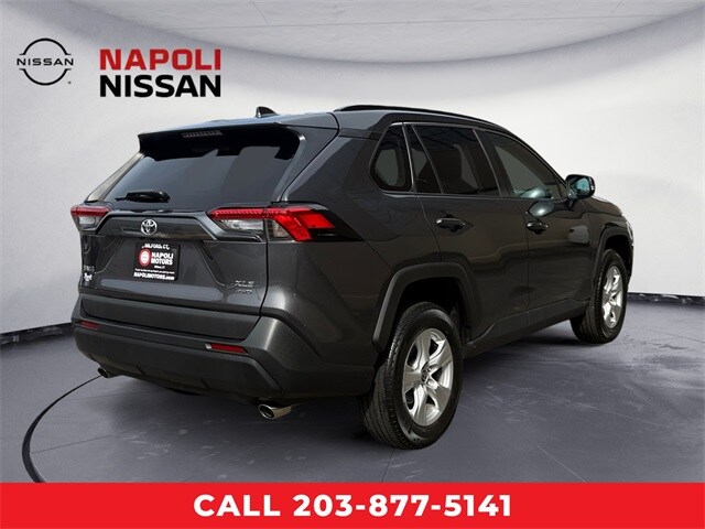 2021 Toyota RAV4 XLE photo 3
