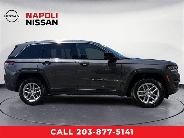 2023 Jeep Grand Cherokee Laredo photo 2