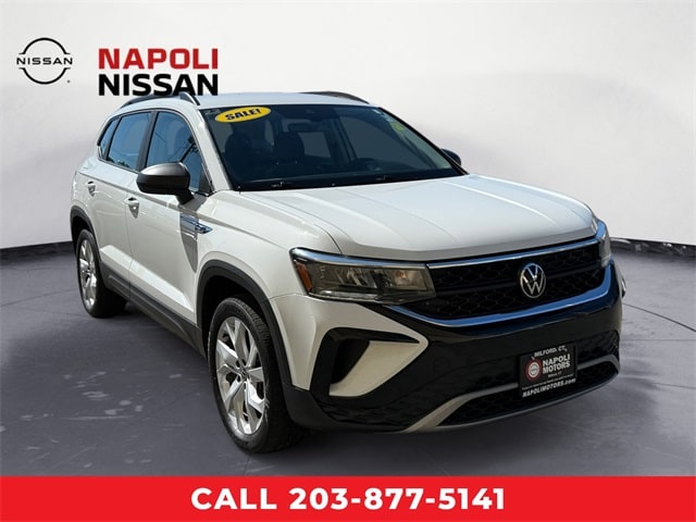 2023 Volkswagen Taos S's photo