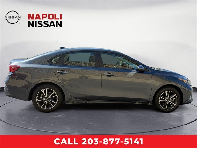 2024 Kia Forte LXS photo 2