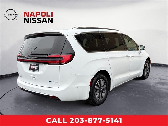 2021 Chrysler Pacifica Hybrid Touring L photo 3