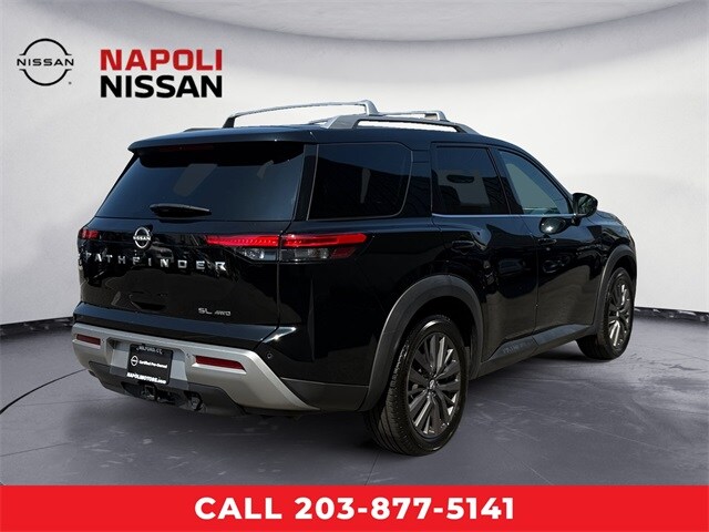2022 Nissan Pathfinder SL photo 3