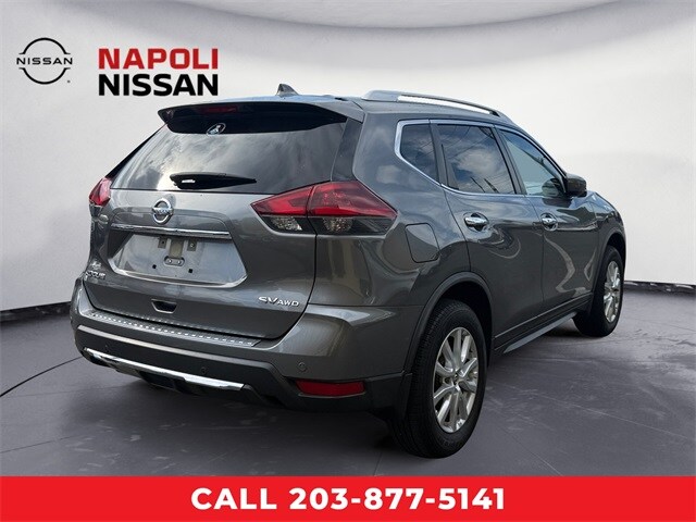 2019 Nissan Rogue SV photo 3